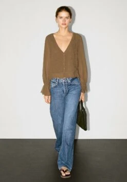 Massimo Dutti TEXTURED GARMENT WITH RUFFLES - Blouse - Khaki 12 Massimo Dutti TEXTURED GARMENT WITH RUFFLES - Blouse - Khaki -Massimo Dutti Shop 00035bfcb4d34c3bace420874e243e6d