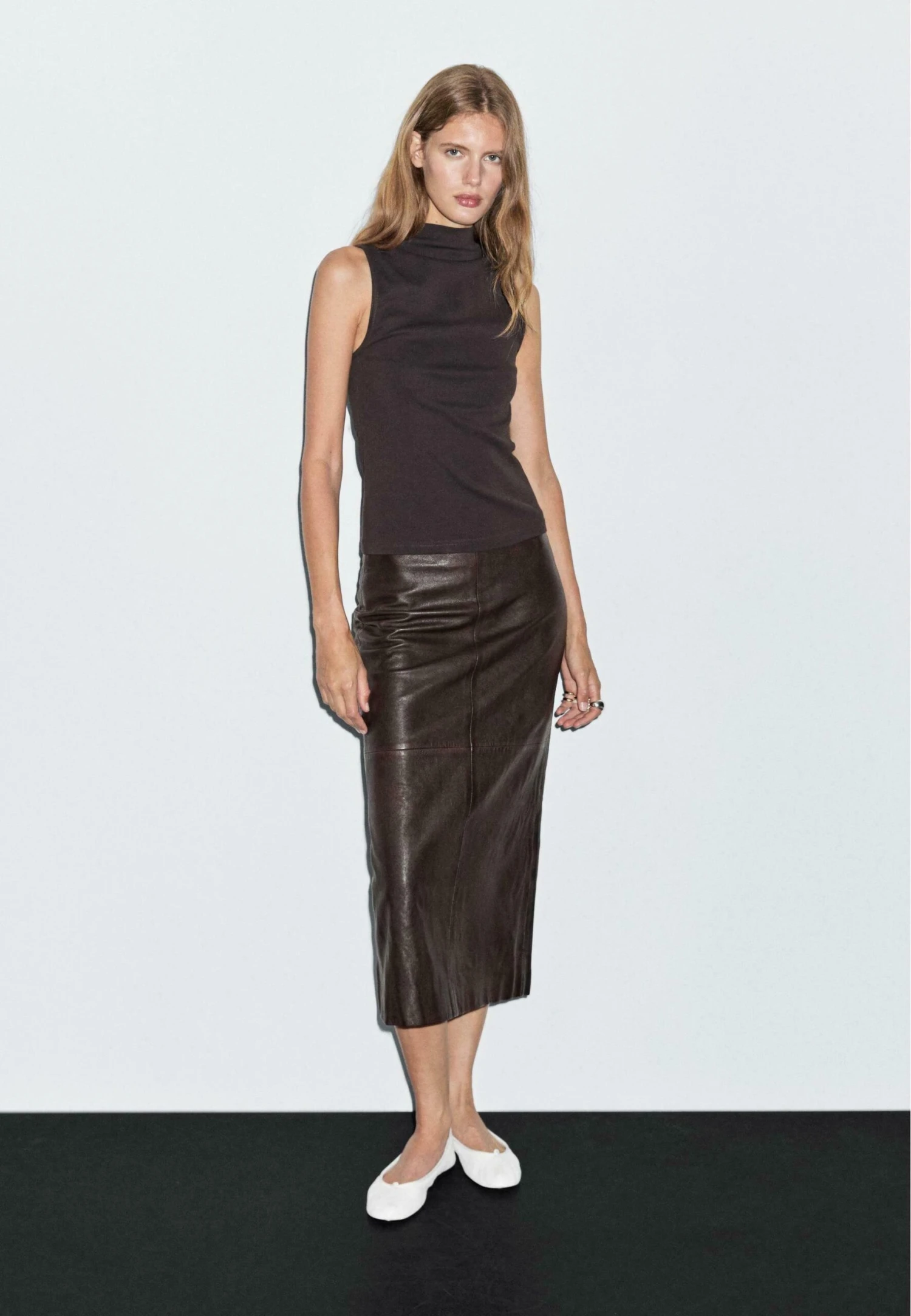 Massimo Dutti FITTED FUNNEL NECK - Top - Dark Brown 4 Massimo Dutti FITTED FUNNEL NECK - Top - Dark Brown - Image 2