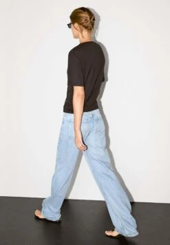 Massimo Dutti OVERSIZED WITH EYELETS - Print T-shirt - Dark Brown 15 Massimo Dutti OVERSIZED WITH EYELETS - Print T-shirt - Dark Brown -Massimo Dutti Shop 005efd61c36e44bf9d731854b78ba62b