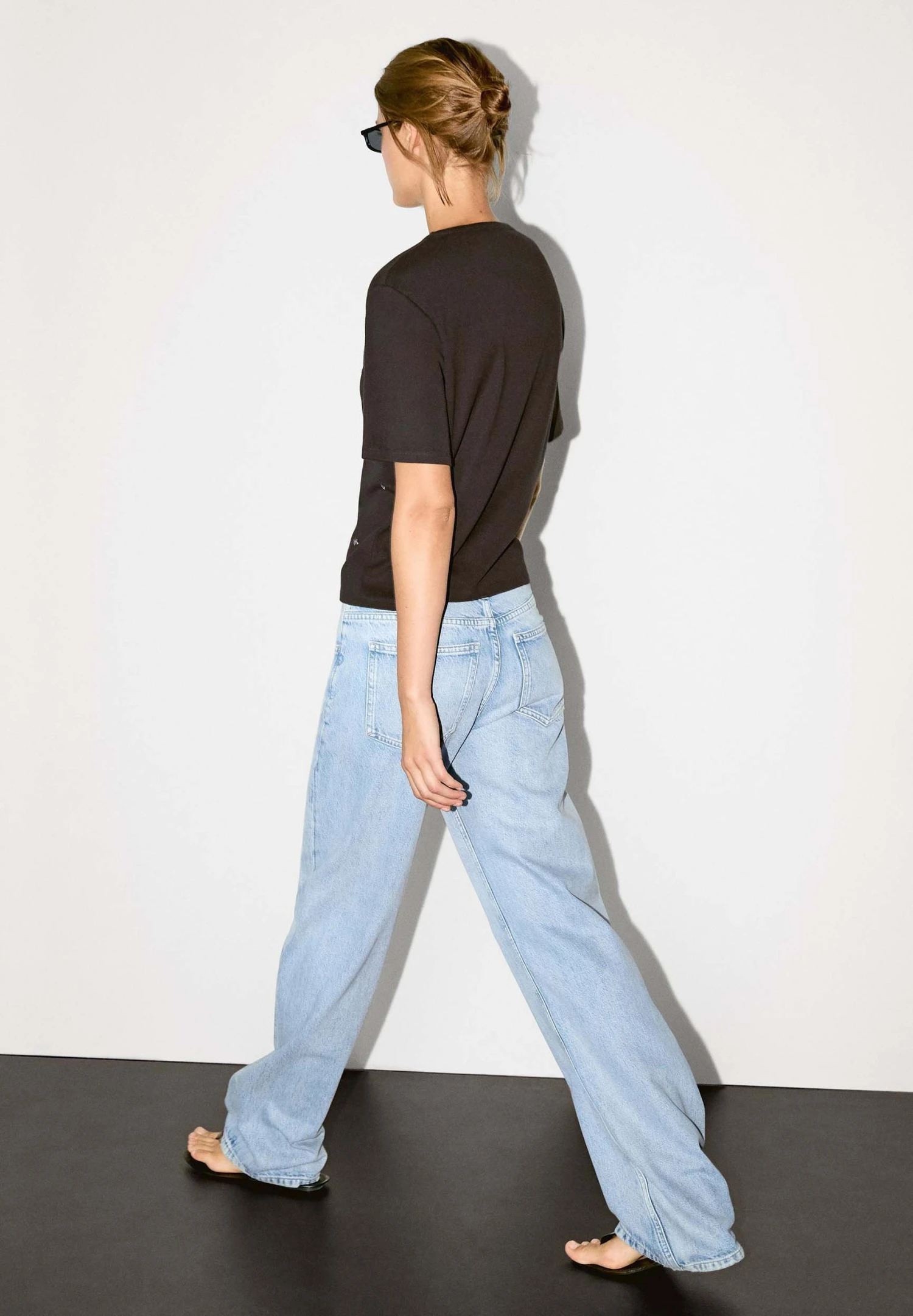 Massimo Dutti OVERSIZED WITH EYELETS - Print T-shirt - Dark Brown 5 Massimo Dutti OVERSIZED WITH EYELETS - Print T-shirt - Dark Brown - Image 3