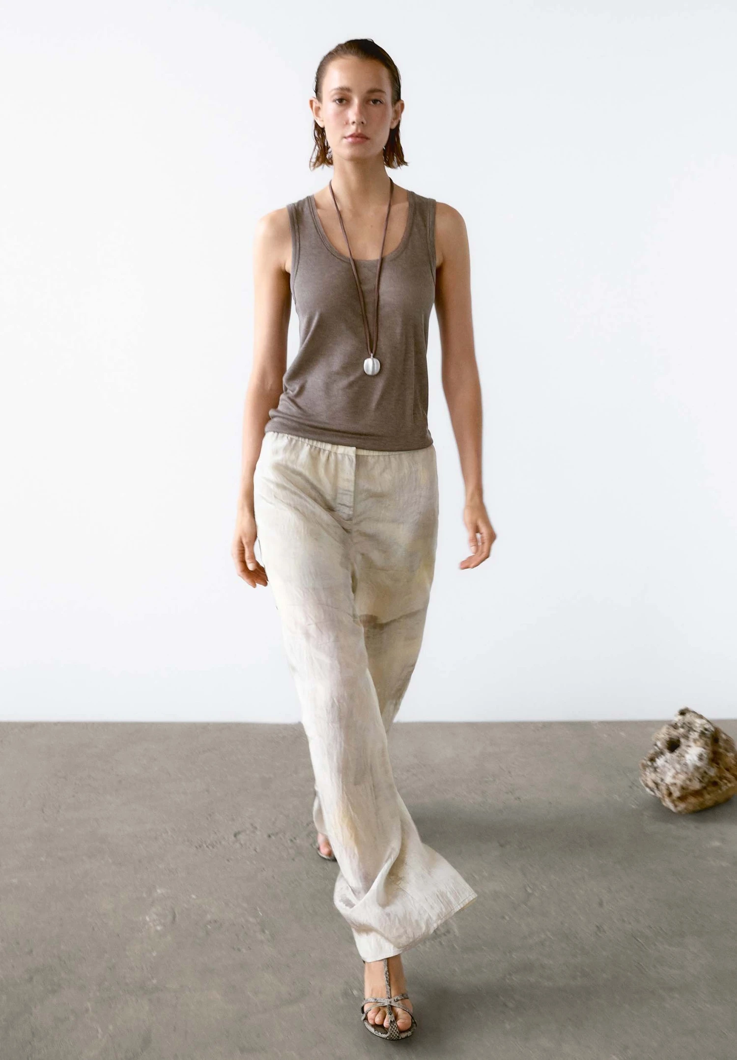 Massimo Dutti ROUND NECK WITH SEAM DETAILS - Top - Brown 5 Massimo Dutti ROUND NECK WITH SEAM DETAILS - Top - Brown - Image 3