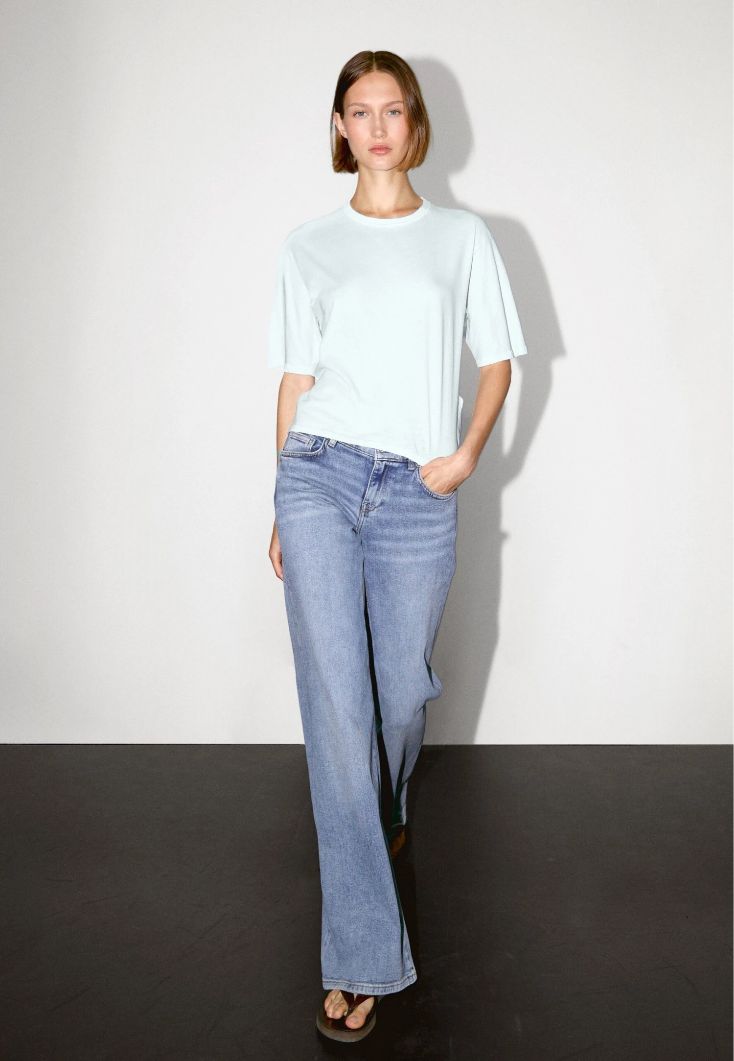 Massimo Dutti BOXY FIT SHORT SLEEVE - Basic T-shirt - Light Blue 4 Massimo Dutti BOXY FIT SHORT SLEEVE - Basic T-shirt - Light Blue - Image 2