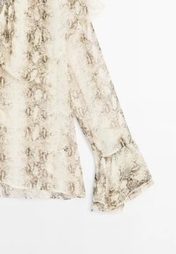 Massimo Dutti SNAKESKIN PRINT GARMENT WITH RUFFLES - Blouse - Beige 20 Massimo Dutti SNAKESKIN PRINT GARMENT WITH RUFFLES - Blouse - Beige -Massimo Dutti Shop 01927675a4af4744b37fb444a152637a