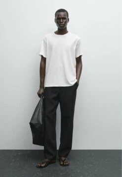 Massimo Dutti ROUNDED COLLAR LIGHTWEIGHT - Basic T-shirt - White -Massimo Dutti Shop 01a908b305d44c01a4aa49d1fec2a89d