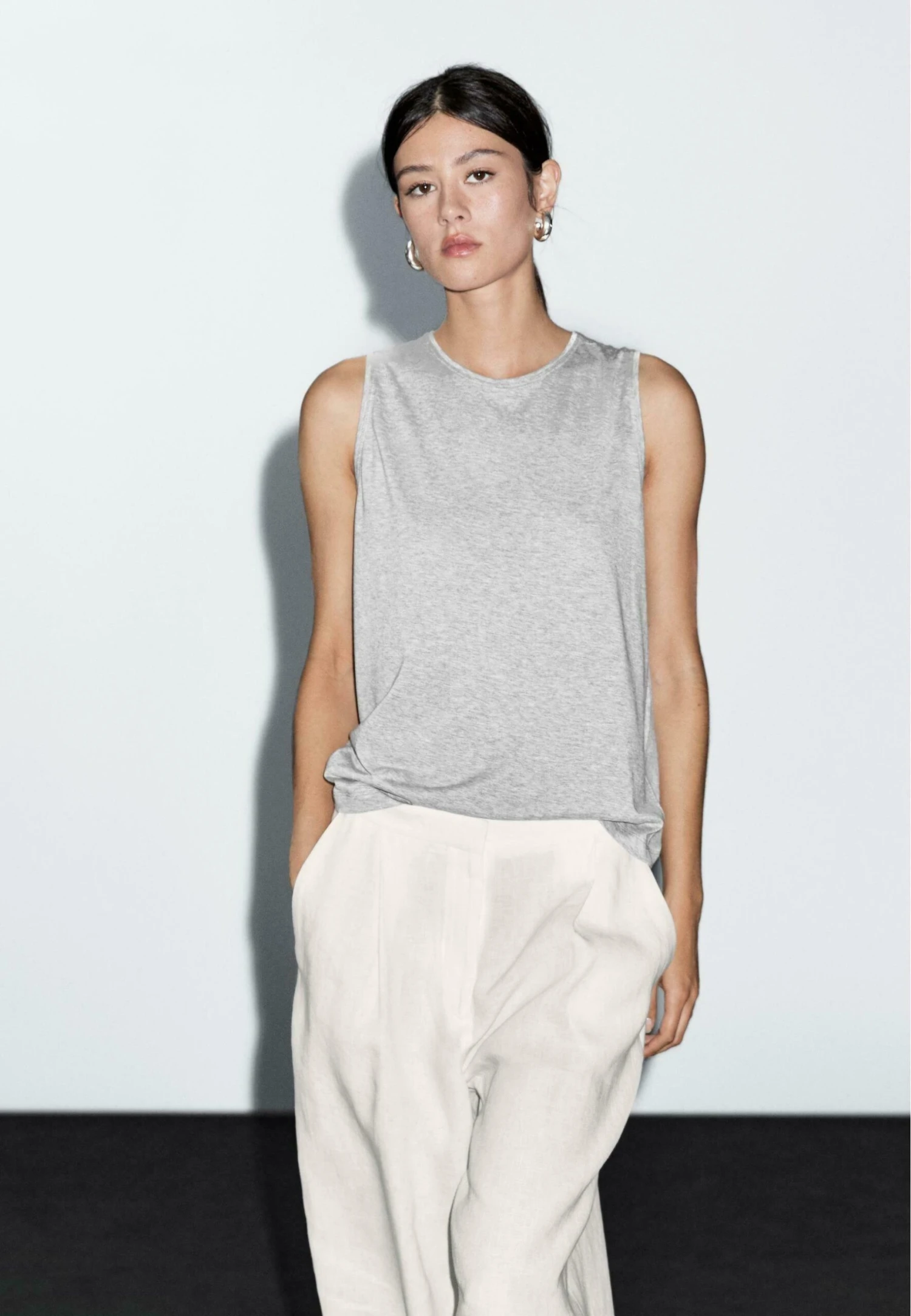 Massimo Dutti SLEEVELESS ROUND NECK - Basic T-shirt - Grey 3 Massimo Dutti SLEEVELESS ROUND NECK - Basic T-shirt - Grey