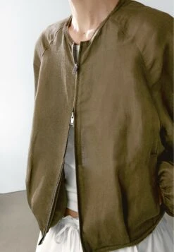 Massimo Dutti FRAYED LIGHTWEIGHT BOMBER NECK - Bomber Jacket - Brown 17 Massimo Dutti FRAYED LIGHTWEIGHT BOMBER NECK - Bomber Jacket - Brown -Massimo Dutti Shop 04313a856ff44f919fb537c537493f92