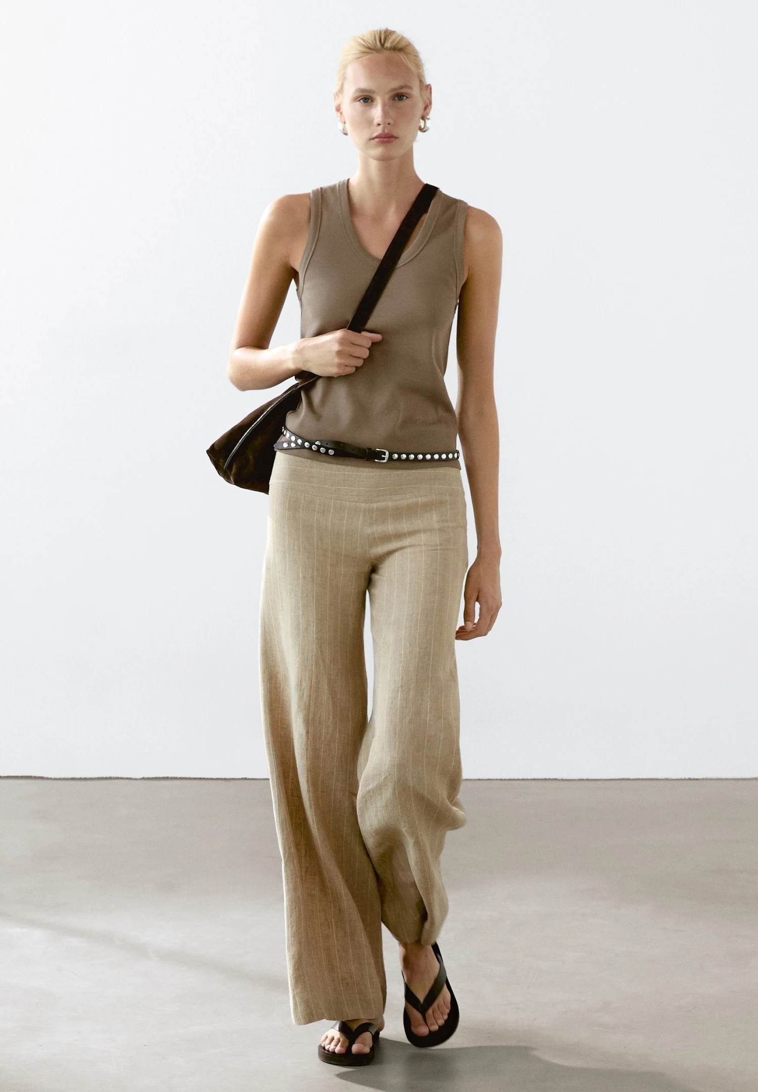 Massimo Dutti HEAVY WEIGHT RIBBED ROUND NECK - Basic T-shirt - Khaki 4 Massimo Dutti HEAVY WEIGHT RIBBED ROUND NECK - Basic T-shirt - Khaki - Image 2