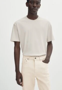 Massimo Dutti Jeans Tapered Fit - Beige -Massimo Dutti Shop 047142ef42184ee6a69e61def38f65ba