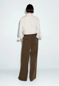Massimo Dutti DARTED WIDE-LEG - Trousers - Dark Brown -Massimo Dutti Shop 050f52543d3043348ccba6e7330358db