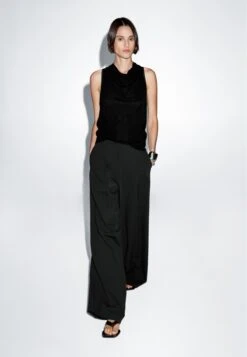 Massimo Dutti SLEEVELESS WITH DRAPED NECKLINE - Top - Black -Massimo Dutti Shop 0656565573704f18ba8a163ac860c010