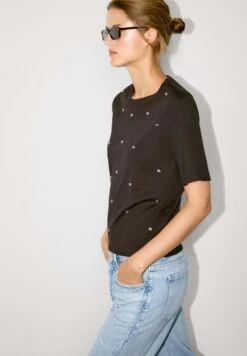 Massimo Dutti OVERSIZED WITH EYELETS - Print T-shirt - Dark Brown 16 Massimo Dutti OVERSIZED WITH EYELETS - Print T-shirt - Dark Brown -Massimo Dutti Shop 07bd6878493c4705bbae84f75be11404