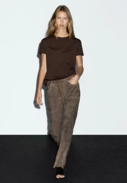 Massimo Dutti HEAVY WEIGHT WITH SEAM DETAIL - Basic T-shirt - Dark Brown -Massimo Dutti Shop 07fe3e2ccf944c4aa7bf563dd7c385fb