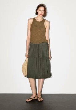 Massimo Dutti EMBELLISHED HALTER NECK - Top - Green 13 Massimo Dutti EMBELLISHED HALTER NECK - Top - Green -Massimo Dutti Shop 0876d4158703431e9f496bf9132053c3