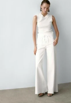 Massimo Dutti V-NECK WITH RIBBED TRIMS - Basic T-shirt - White -Massimo Dutti Shop 08bbe9325ba440df9d0c13542ee8ea4d