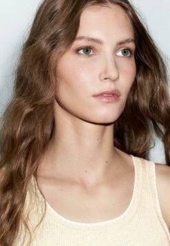 Massimo Dutti HALTER NECK WITH CONTRAST DETAIL - Top - Beige 12 Massimo Dutti HALTER NECK WITH CONTRAST DETAIL - Top - Beige -Massimo Dutti Shop 08d02d7c51134bbc9a1906c59790cb09