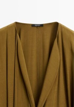 Massimo Dutti LONG CROSSOVER WRAP WITH BUCKLE - Day Dress - Olive 11 Massimo Dutti LONG CROSSOVER WRAP WITH BUCKLE - Day Dress - Olive -Massimo Dutti Shop 09974d2f6ef840149e4d7c7b592415ca