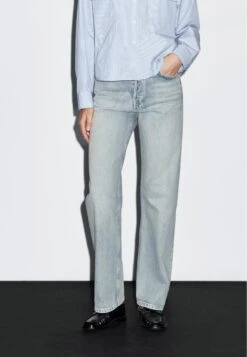 Massimo Dutti HIGH-WAIST STRAIGHT-LEG - Straight Leg Jeans - Light Blue