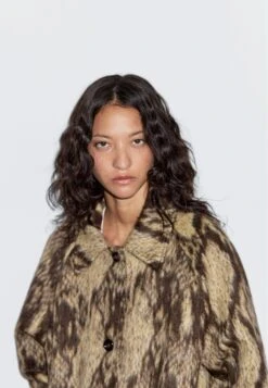 Massimo Dutti LONG SNAKESKIN PRINT - Classic Coat - Light Yellow -Massimo Dutti Shop 0ad73a27fe3a4c4aa7c5b6e59dae3d22