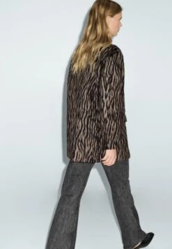 Massimo Dutti ANIMAL PRINT - Classic Coat - Mottled Brown -Massimo Dutti Shop 0bf5ef28a60f4e7f8304f863e4c38497