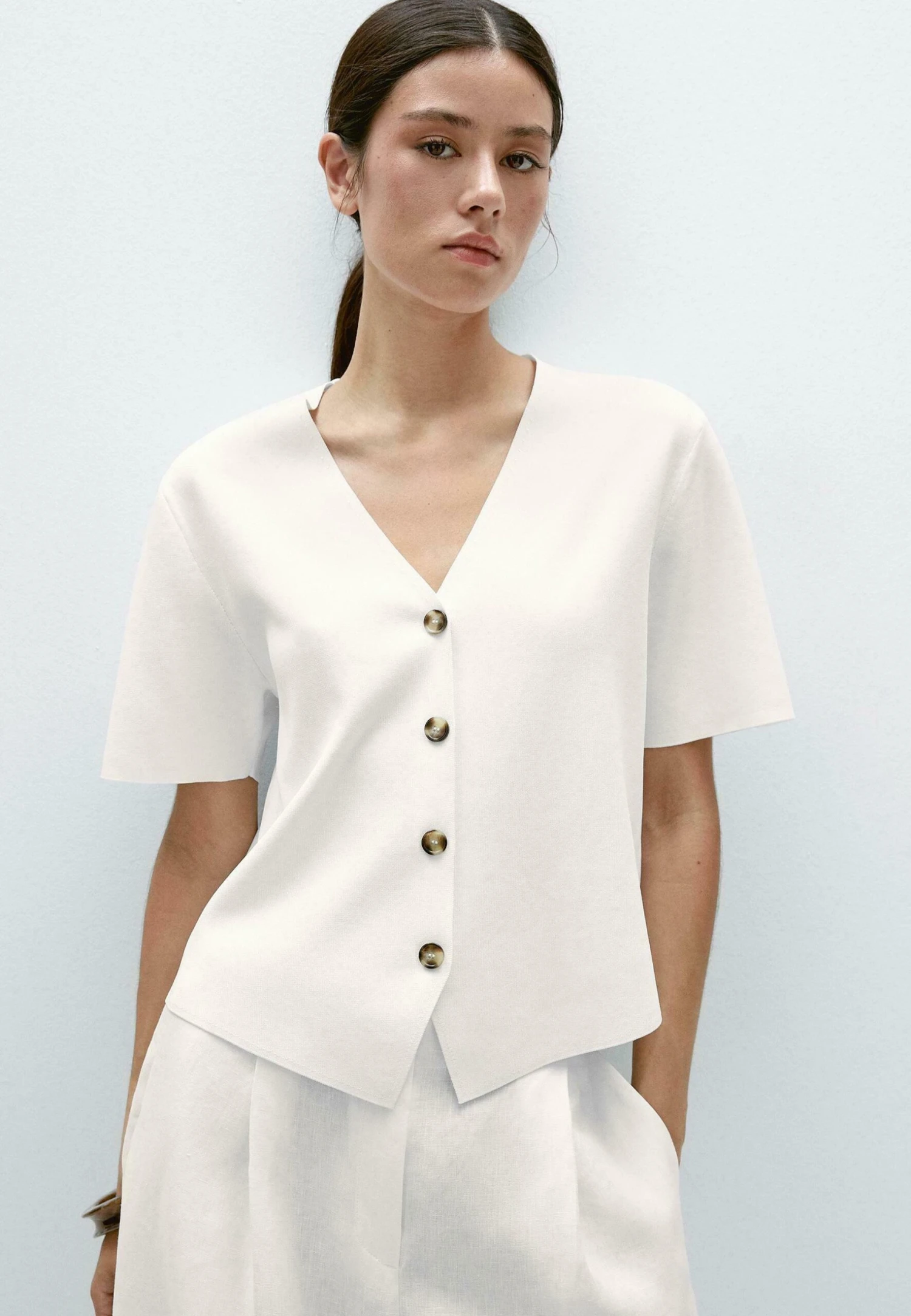 Massimo Dutti FLOWING SHORT SLEEVE WITH V-NECK - Button-down Blouse - White 3 Massimo Dutti FLOWING SHORT SLEEVE WITH V-NECK - Button-down Blouse - White