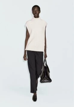 Massimo Dutti SLEEVELESS HIGH NECK SWEATER - Jumper - White -Massimo Dutti Shop 0d15d86a3bd44581830a701df1aa25dc