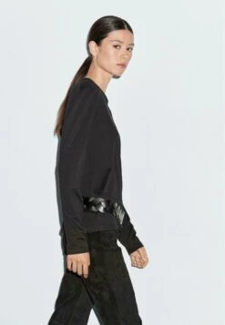Massimo Dutti LONG SLEEVE WITH SEAM DETAIL - Long Sleeved Top - Black -Massimo Dutti Shop 0d1e6bfc61694ad09262f684cb5abe83
