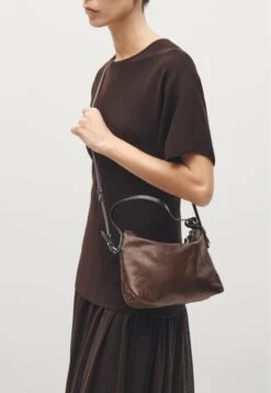 Massimo Dutti SMALL NAPPA FINISH - Handbag - Dark Brown -Massimo Dutti Shop 0d35851b074043eba33fff4933014ad8