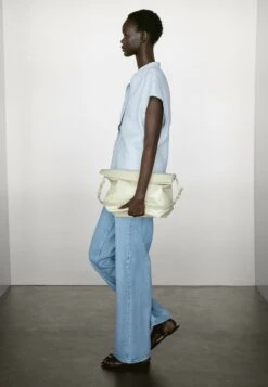 Massimo Dutti FLOWING OPEN NECK - Blouse - Light Blue -Massimo Dutti Shop 0d3851c7a98f4226a5ae3cd91ccc20f7