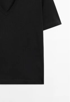 Massimo Dutti SHORT SLEEVE V-NECK - Basic T-shirt - Black 21 Massimo Dutti SHORT SLEEVE V-NECK - Basic T-shirt - Black -Massimo Dutti Shop 0d4fe8c777bf4981b1d7d521f405c823