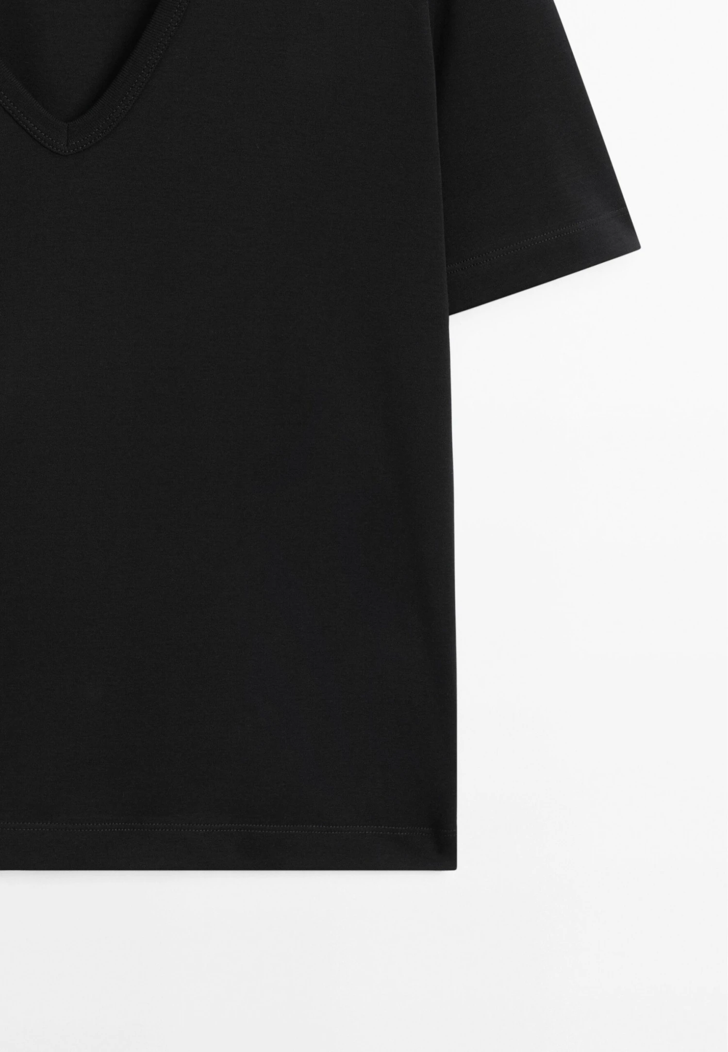 Massimo Dutti SHORT SLEEVE V-NECK - Basic T-shirt - Black 11 Massimo Dutti SHORT SLEEVE V-NECK - Basic T-shirt - Black - Image 9