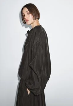 Massimo Dutti GARMENT WITH DRAWSTRING DETAIL - Blouse - Grey 16 Massimo Dutti GARMENT WITH DRAWSTRING DETAIL - Blouse - Grey -Massimo Dutti Shop 0e5354ec3f0f451e875a4351bef881d0