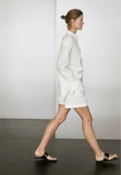 Massimo Dutti BLEND GARMENT WITH THIN PINTUCKS - Button-down Blouse - White -Massimo Dutti Shop 0f83ff7721b04ba4b291cac5252be946