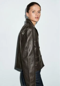 Massimo Dutti WITH LAPEL COLLAR - Leather Jacket - Mottled Dark Green 15 Massimo Dutti WITH LAPEL COLLAR - Leather Jacket - Mottled Dark Green -Massimo Dutti Shop 0fe7b6db3e5e4259995f4dca46d60cc9