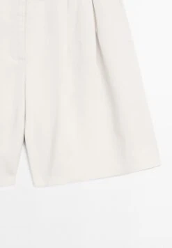 Massimo Dutti PLEATED BERMUDA - Shorts - Light Grey -Massimo Dutti Shop 0feba555a5bf4274a0778aec66629471