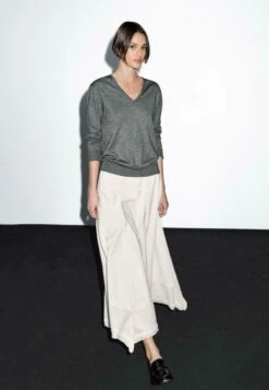 Massimo Dutti LONG SLEEVES WITH V-NECK - Jumper - Grey -Massimo Dutti Shop 10ef13d2efd5420fa5f2c580bf0de5bd