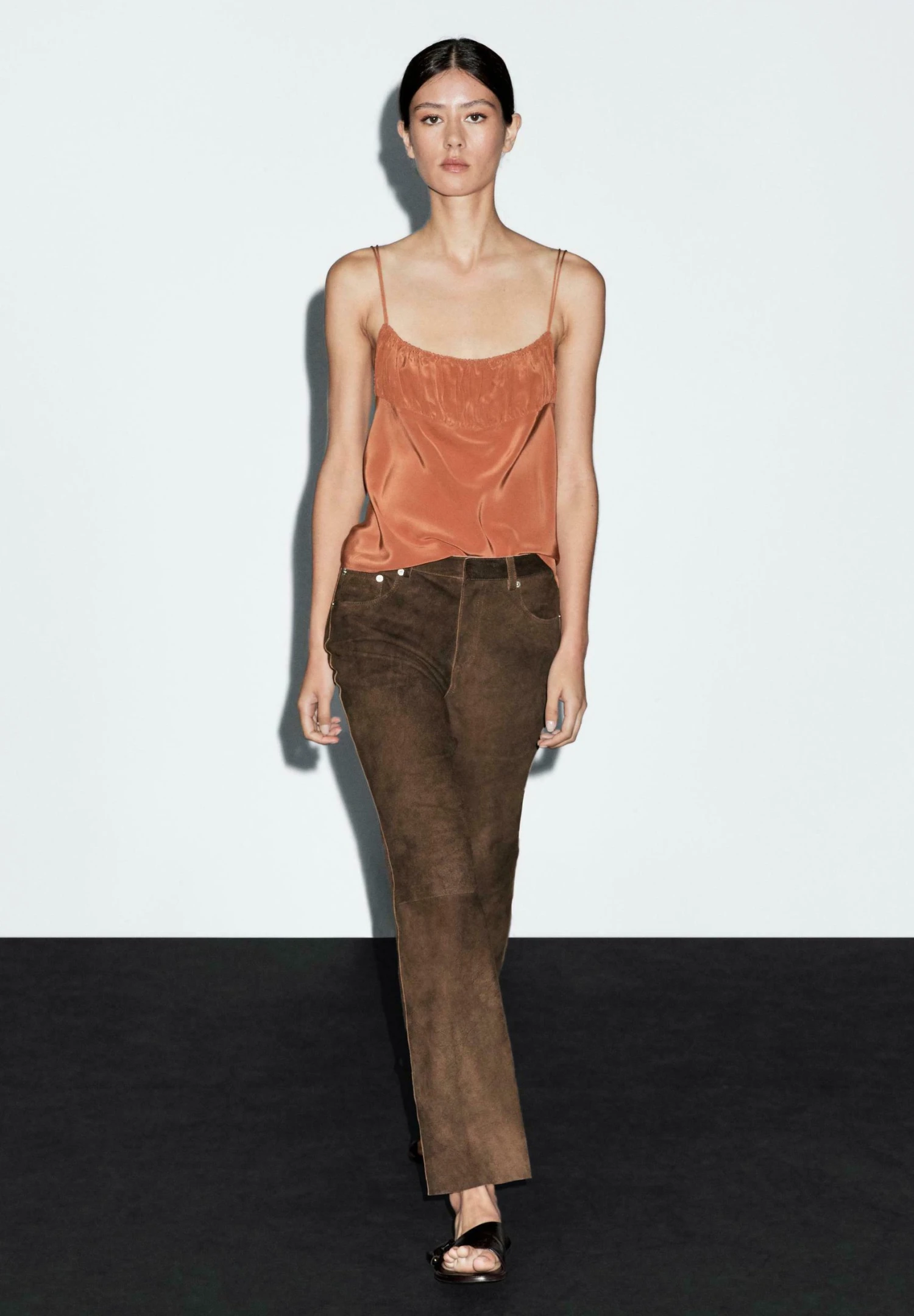 Massimo Dutti SUEDE FINISH - Leather Trousers - Dark Brown 7 Massimo Dutti SUEDE FINISH - Leather Trousers - Dark Brown - Image 5