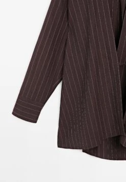 Massimo Dutti FLOWING CROSSOVER PINSTRIPE - Summer Jacket - Bordeaux 18 Massimo Dutti FLOWING CROSSOVER PINSTRIPE - Summer Jacket - Bordeaux -Massimo Dutti Shop 120077f8cd9a4ac7b7b53a15915fc56a