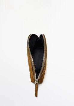 Massimo Dutti SMALL SPLIT TOILETRY - Wash Bag - Dark Brown -Massimo Dutti Shop 13b07e7f1e994dd187d15d784b2d73ff 1