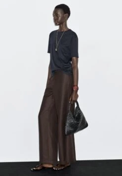 Massimo Dutti SHORT-SLEEVE WITH BACK SEAM DETAIL - Basic T-shirt - Dark Blue -Massimo Dutti Shop 146f0aef6abf4a7ba7162e9ad46a4b8a