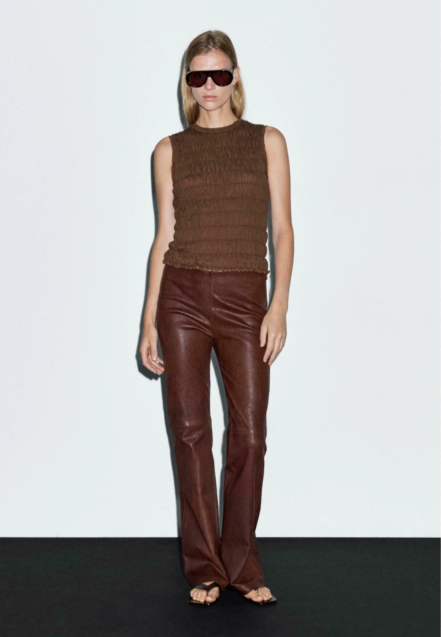 Massimo Dutti CREW NECK WITH GATHERED DETAIL - Top - Dark Brown 4 Massimo Dutti CREW NECK WITH GATHERED DETAIL - Top - Dark Brown - Image 2