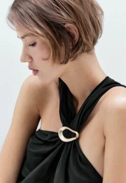 Massimo Dutti HALTER TOP WITH REMOVABLE BROOCH DETAIL - Blouse - Black -Massimo Dutti Shop 1581d2df4ce045b0b7db447cbd4bd8a1