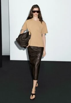 Massimo Dutti CREW NECK WITH SHORT SLEEVES - Basic T-shirt - Camel -Massimo Dutti Shop 15d6bdc6680f43e5a0d48480cdcccbc0