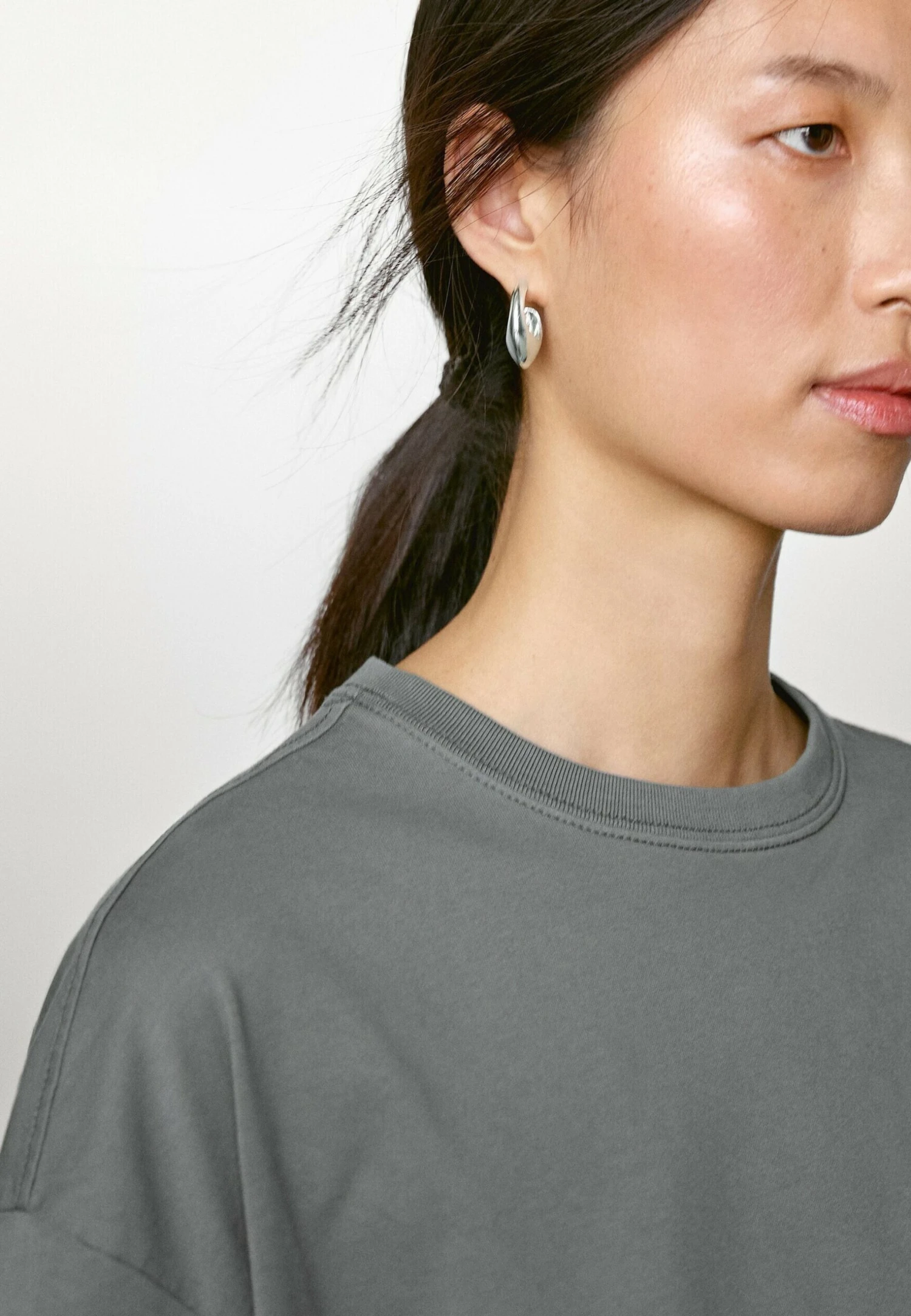 Massimo Dutti SHORT SLEEVE WITH CREW NECK - Basic T-shirt - Blue 4 Massimo Dutti SHORT SLEEVE WITH CREW NECK - Basic T-shirt - Blue - Image 2