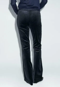 Massimo Dutti SKINNY FLARE FIT VELVET - Trousers - Dark Blue 16 Massimo Dutti SKINNY FLARE FIT VELVET - Trousers - Dark Blue -Massimo Dutti Shop 16023d5e64c042398b865d79d3d9c04c