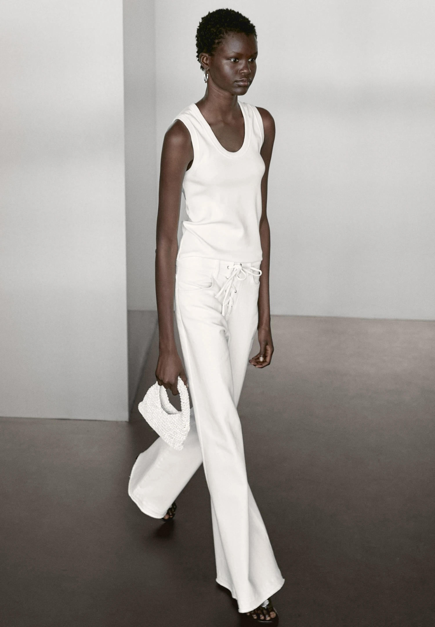 Massimo Dutti HEAVY WEIGHT RIBBED ROUND NECK - Basic T-shirt - White 6 Massimo Dutti HEAVY WEIGHT RIBBED ROUND NECK - Basic T-shirt - White - Image 4