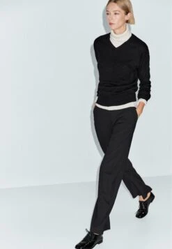 Massimo Dutti V-NECK - Jumper - Black -Massimo Dutti Shop 18aa9b2528874fc7b286f7531390eabd