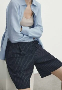 Massimo Dutti Pinstripe BermudaWith Darts - Shorts 15 Massimo Dutti Pinstripe BermudaWith Darts - Shorts -Massimo Dutti Shop 18fc1687774142f0adb4c3e6f11f5136