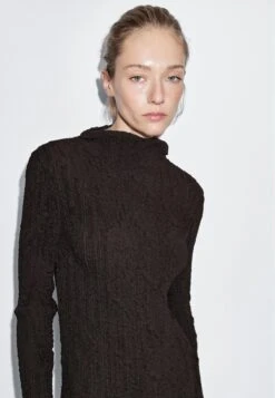 Massimo Dutti LONG PLEATED STRETCH - Maxi Dress - Dark Brown -Massimo Dutti Shop 196dbe6422744a01ada02e2fa425e613