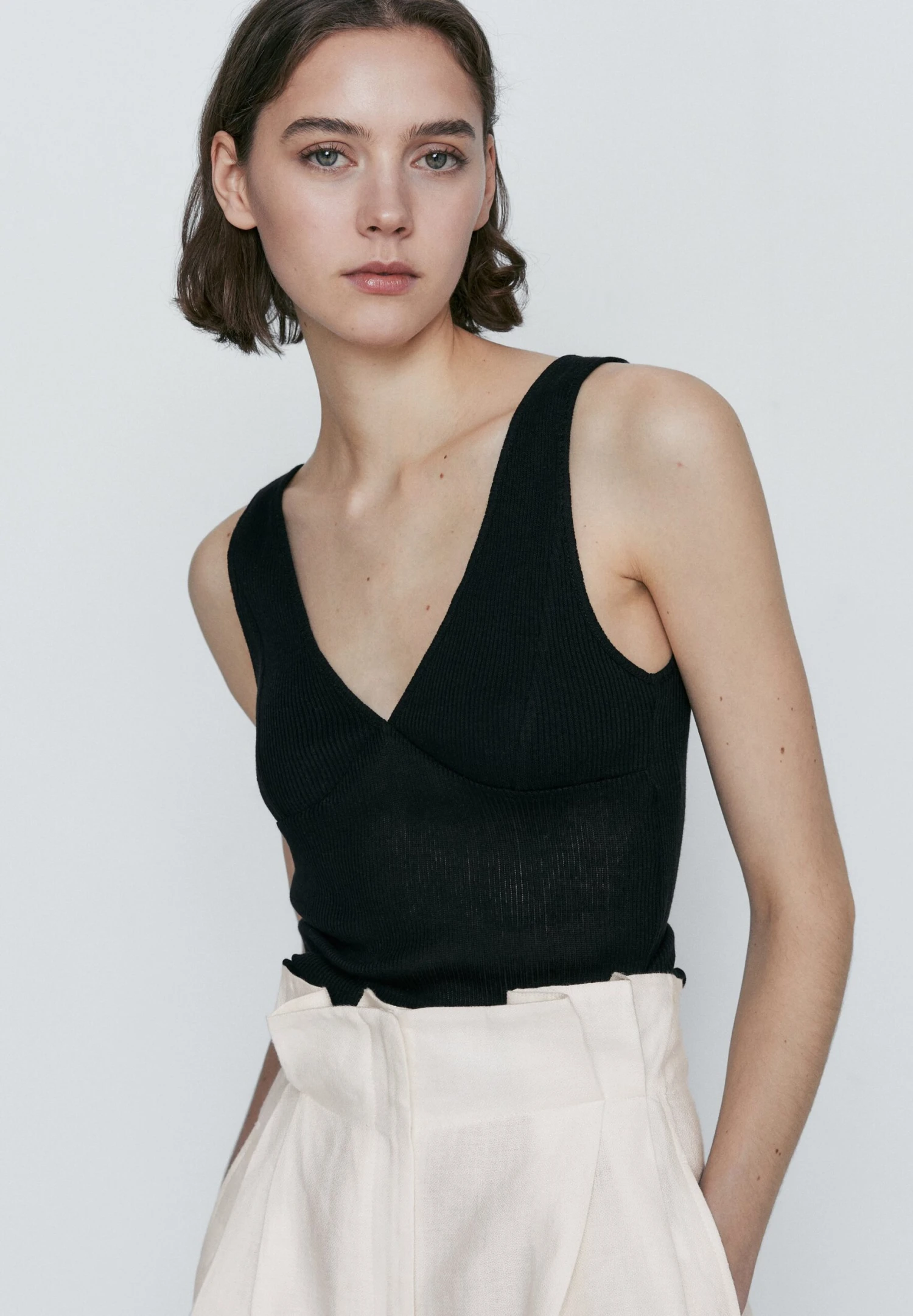Massimo Dutti Strappy With Seam Detail - Top - Black 3 Massimo Dutti Strappy With Seam Detail - Top - Black