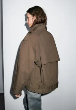 Massimo Dutti SHORT WITH BELT DETAIL - Trenchcoat - Dark Brown 16 Massimo Dutti SHORT WITH BELT DETAIL - Trenchcoat - Dark Brown -Massimo Dutti Shop 1b17507b2ef0400badcd3c4f9882f52d